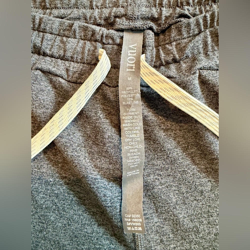 Vuori Gray Women’s Joggers in Medium - Picture 4 of 4